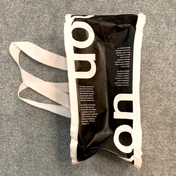 LULULEMON SMALL BLACK AND WHITE REUSABLE TOTE BAG PRE OWNED 9X12 - Picture 5 of 10